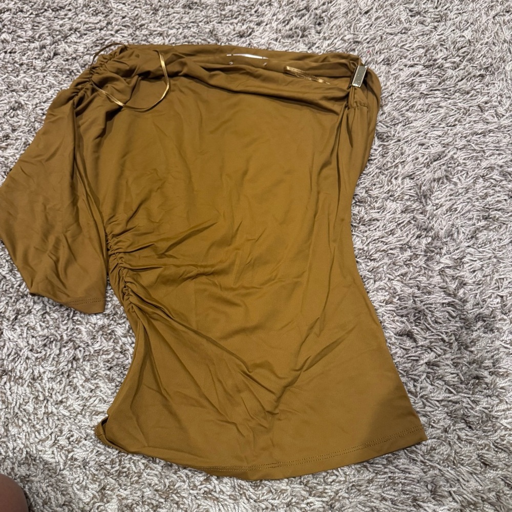 Zara Asymmetric One-Shoulder Short Sleeve Top in Mustard - Picture 4 of 4